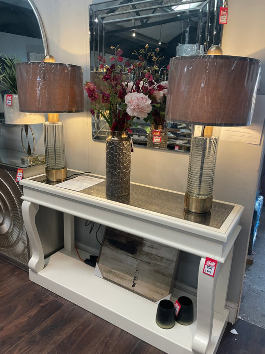 Fallon scroll console table with 2 table lamps