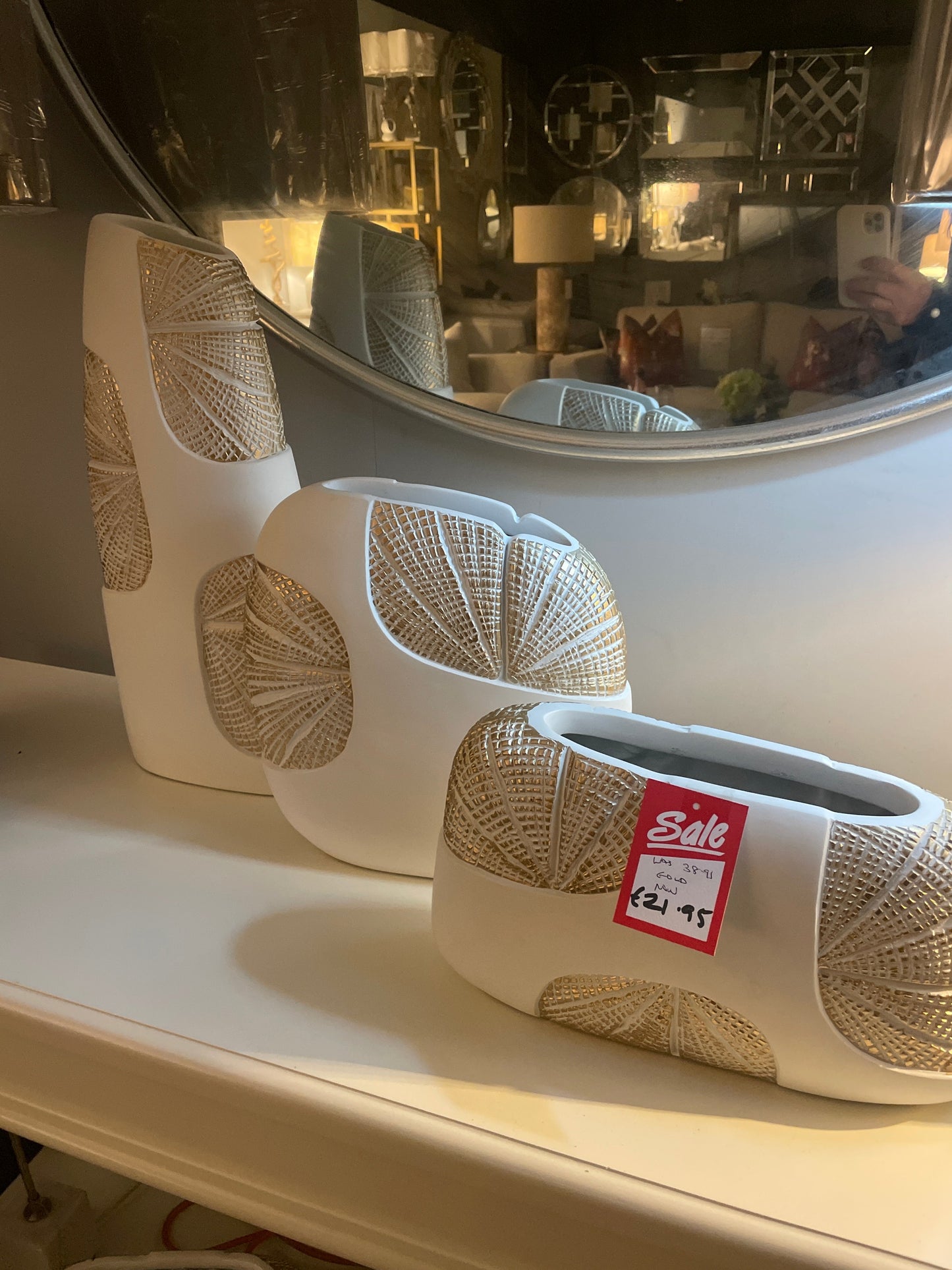 Vase in 3 sizes white and gold